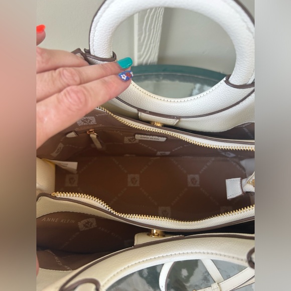 Anne Kline White  Leather Purse - Picture 7 of 7
